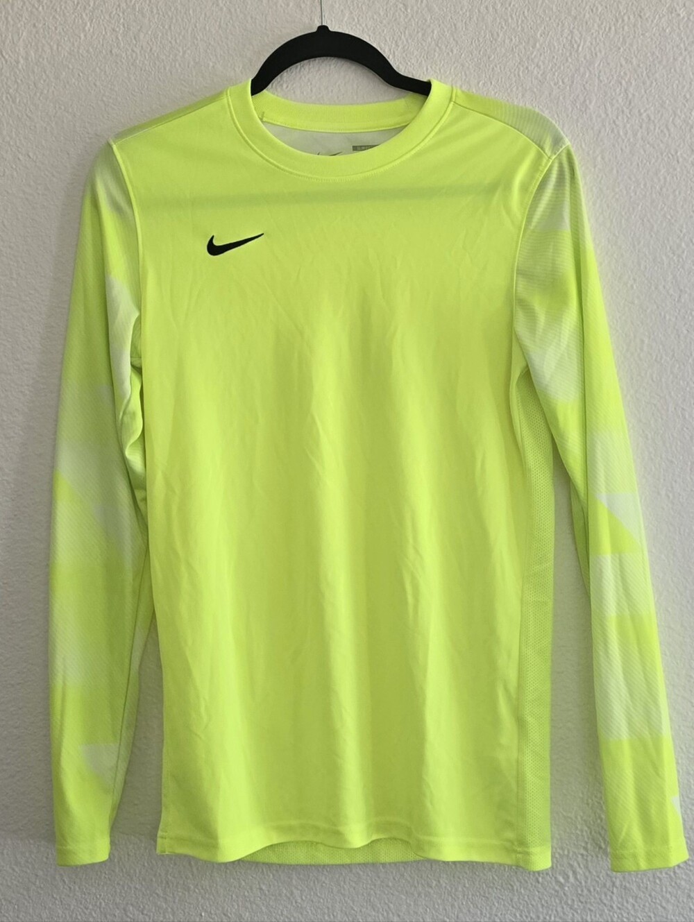 Nike Slim Fit Dri Fit Long Sleeve